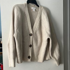 H & M Sweater with 3 buttons size XL ivory